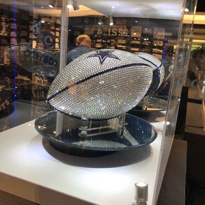 Meet your Posher, Aron